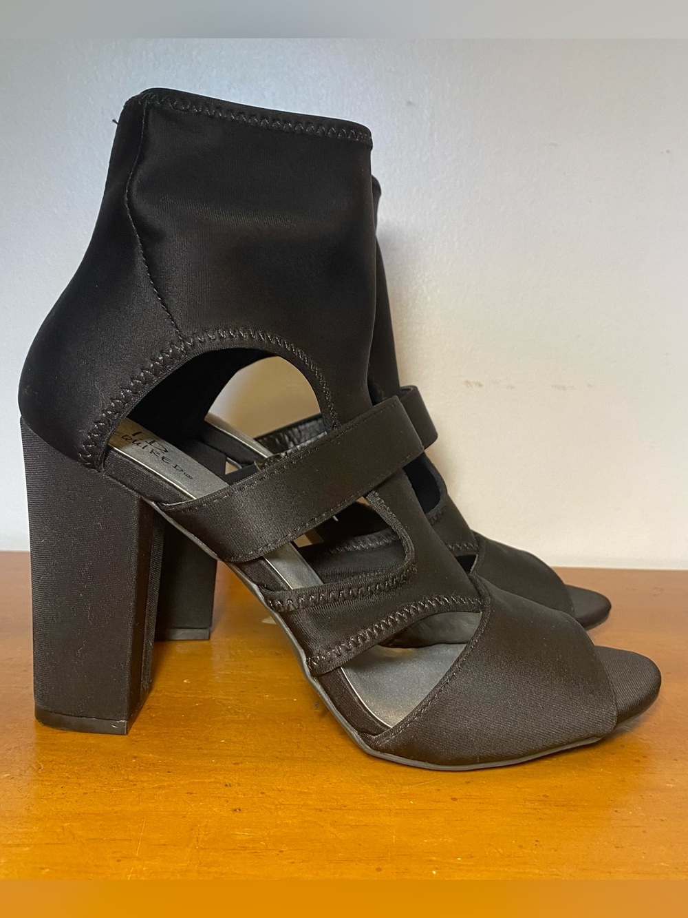 Women's Size 7 Black Stretch Strappy Block Open Toe Caged 4” High Heels Party